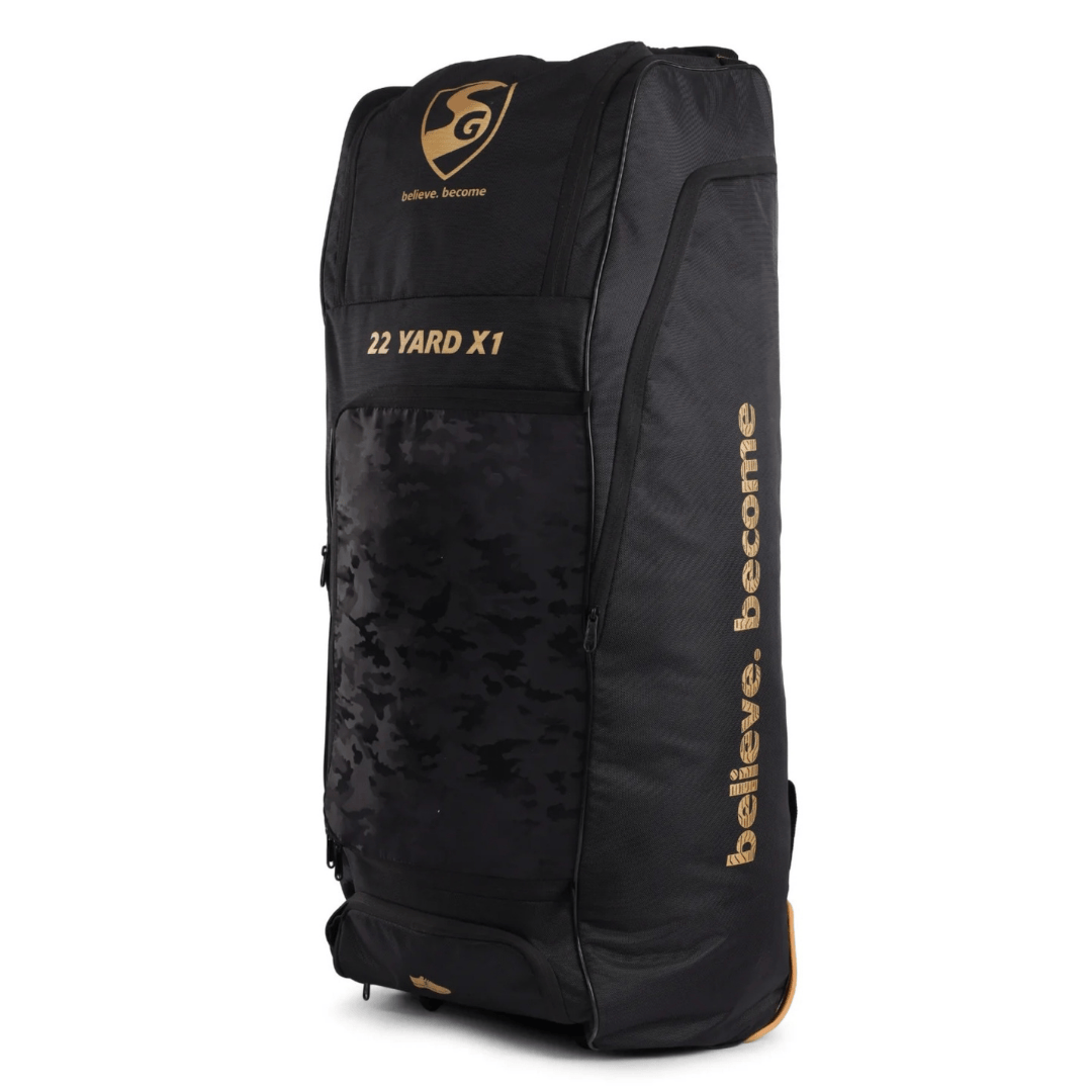 SG 22 Yard X1 Duffle Wheelie – Padded shoulder straps and sturdy handle for comfortable carrying.